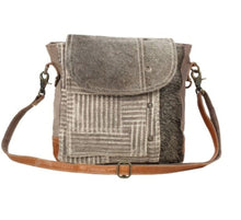 Load image into Gallery viewer, MYRA EDGE FLAP SHOULDER BAG
